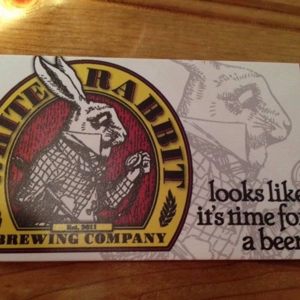 12/14/2014 tarihinde Kimmee A.ziyaretçi tarafından White Rabbit Brewery'de çekilen fotoğraf