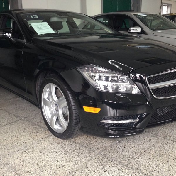 Das Foto wurde bei Silver Star Motors, Authorized Mercedes-Benz Dealer von Jay A. am 3/10/2014 aufgenommen
