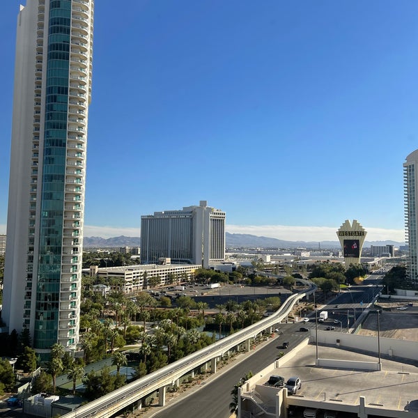รูปภาพถ่ายที่ SAHARA Las Vegas โดย Jeff H. เมื่อ 10/26/2022