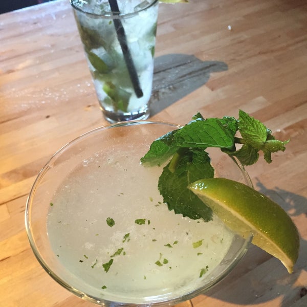 Снимок сделан в The Davis Restaurant &amp; Bar пользователем Kim 6/28/2015