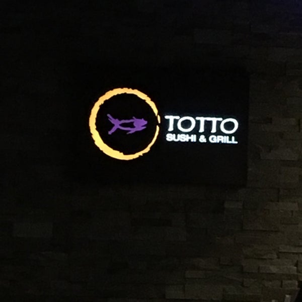 Photo taken at Totto Sushi &amp; Grill by Joel B. on 4/24/2016