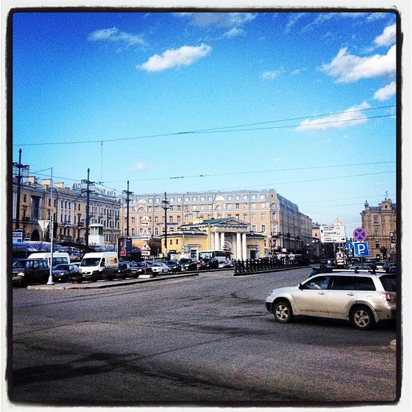 Снимок сделан в Сенная площадь пользователем Vladislav S. 4/19/2013