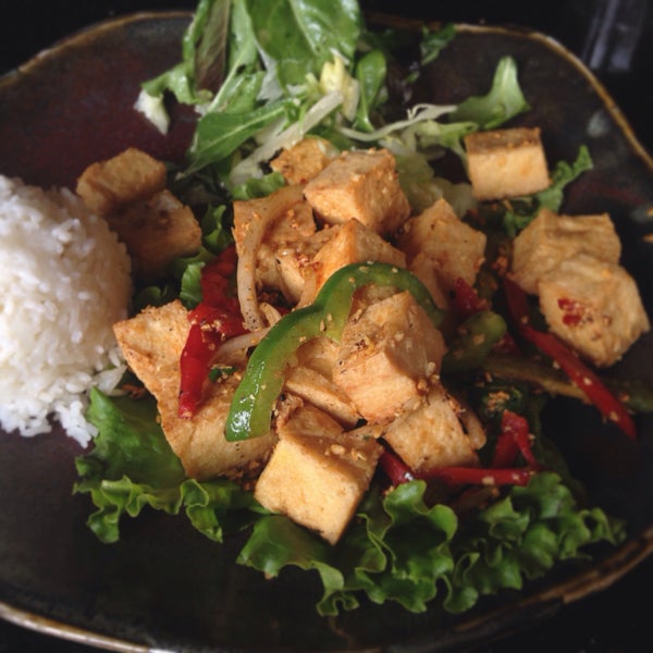 Vegan options--like this Peppery Tofu--are clearly marked on the menu.
