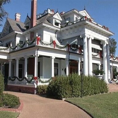 Photo taken at McFaddin-Ward House Historic House Museum by Danu A. on 12/27/2012