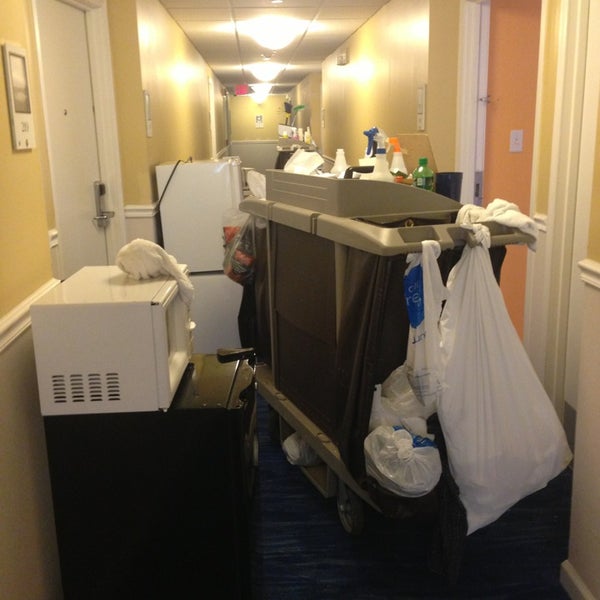 Photo taken at Comfort Inn Central West End by Danu A. on 4/9/2014