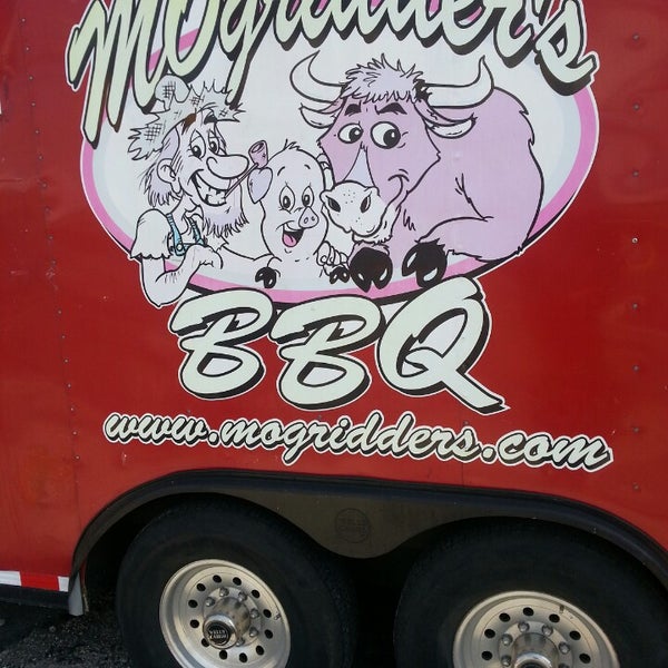 Photo taken at Mogridder&#39;s BBQ by Moises W. on 4/8/2013