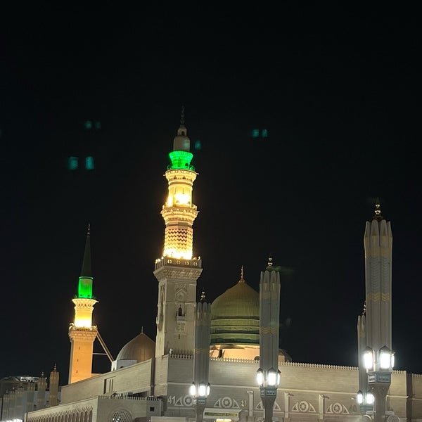 Photo taken at قبر الرسول صلى الله عليه وسلم Tomb of the Prophet (peace be upon him) by M✨ .. on 10/25/2022