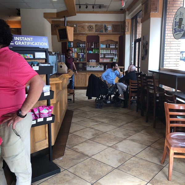 Photo taken at The Coffee Bean &amp; Tea Leaf by Aboood on 4/30/2019