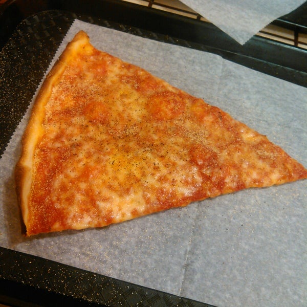 12/28/2014にRory K.がRizzo&#39;s Fine Pizzaで撮った写真