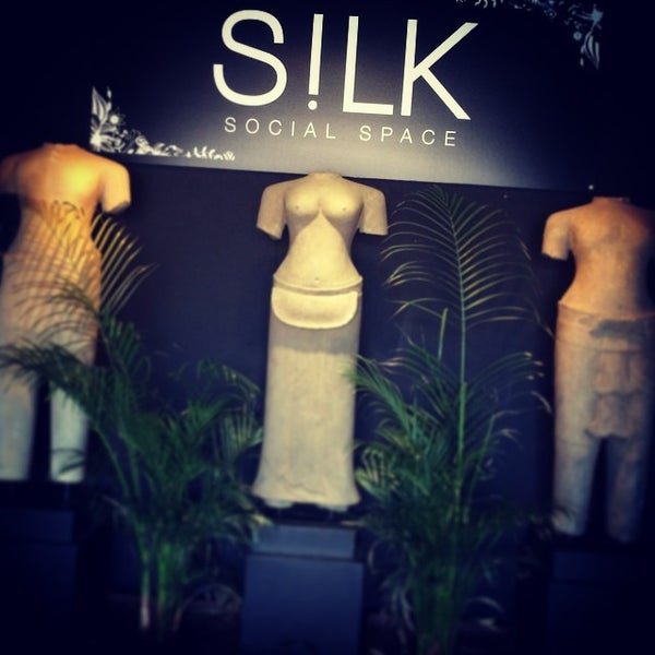 รูปภาพถ่ายที่ Silk &amp; Soya โดย Borja L. เมื่อ 12/22/2014