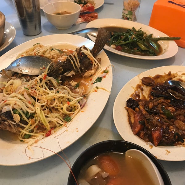 Photo taken at Thai Nyonya Restaurant by jasmine._.cool on 9/4/2018