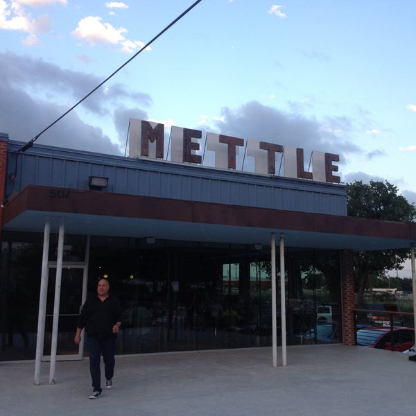 รูปภาพถ่ายที่ Mettle โดย Nate J. เมื่อ 5/30/2013