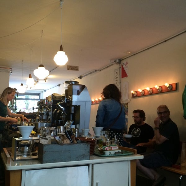 Photo prise au Blackbird Coffee &amp; Vintage par Polle d. le7/5/2014