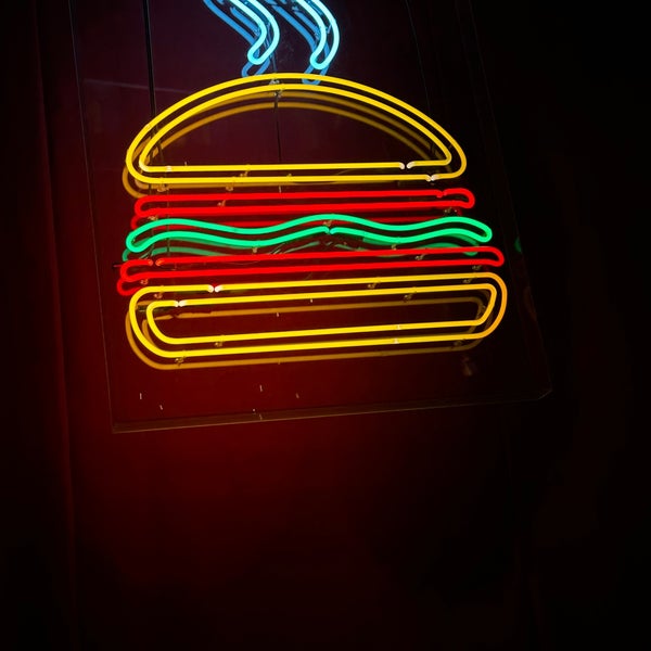 รูปภาพถ่ายที่ Burger Joint โดย Meshal เมื่อ 5/29/2023