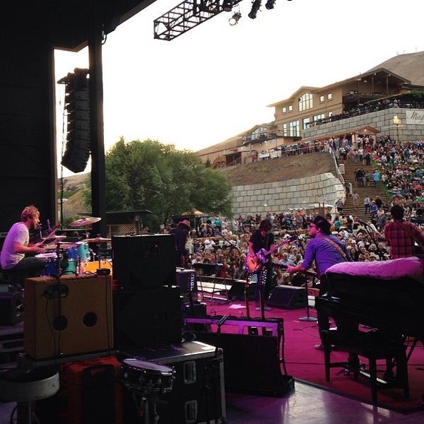 Foto scattata a Maryhill Winery &amp; Amphitheater da Kat E. il 8/25/2013