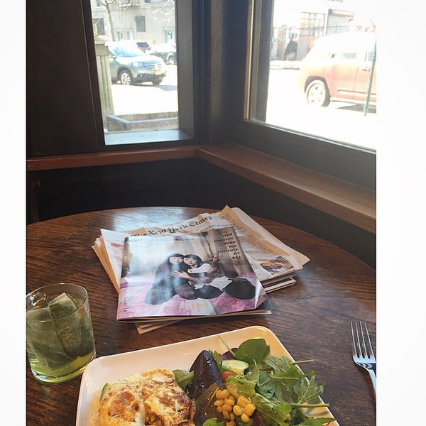 รูปภาพถ่ายที่ Ashbox Cafe โดย Kat E. เมื่อ 1/17/2015