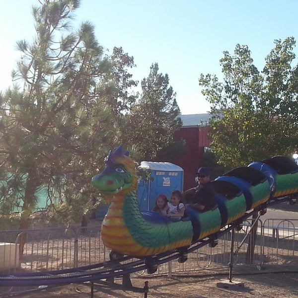 รูปภาพถ่ายที่ Antelope Valley Fairgrounds โดย Rhett G. เมื่อ 8/25/2013
