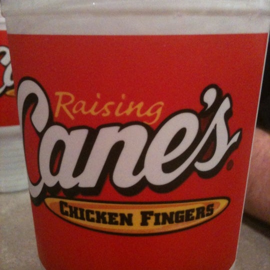 Foto tomada en Raising Cane&#39;s Chicken Fingers  por Cole el 10/17/2012