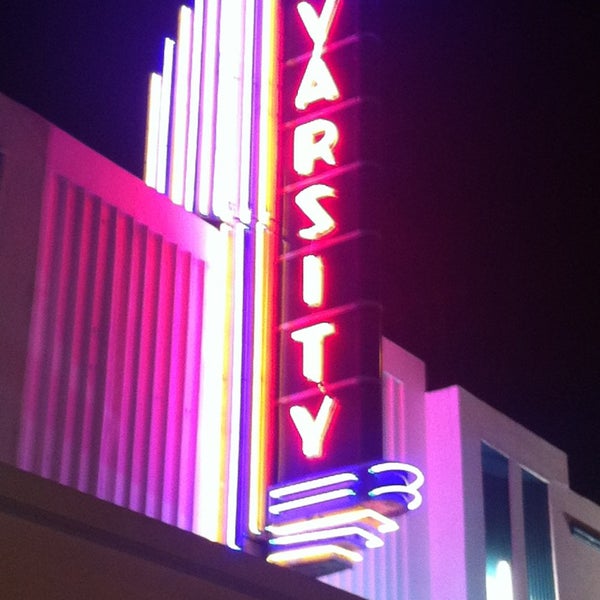 4/17/2013 tarihinde Taylor B.ziyaretçi tarafından The Varsity Theatre'de çekilen fotoğraf