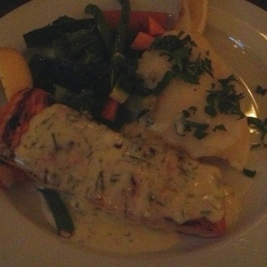 Das Foto wurde bei Borough Restaurant von Michelle Wendy am 10/5/2012 aufgenommen