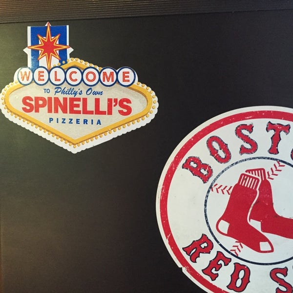 Foto tirada no(a) Spinelli&#39;s Pizzeria por Michael S. em 10/10/2014