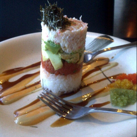 Foto diambil di Daan Sushi Asian Bistro &amp; Bar oleh Aldwin C. pada 9/17/2012