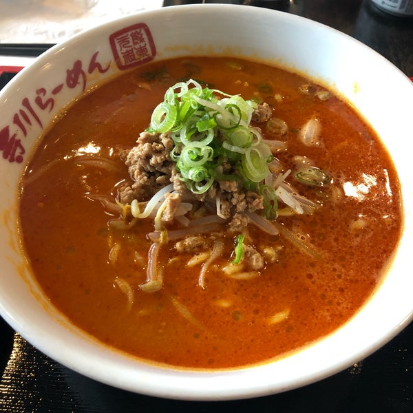 This is my favorite place for Ramen, Very quick ,very friendly staff and they recommend according to what you prefer, they have veggie ,chicken,pork and beef options...