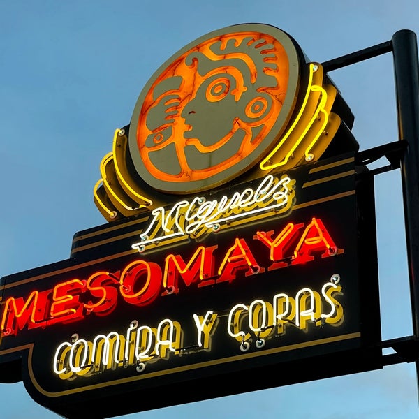 รูปภาพถ่ายที่ Meso Maya Comida y Copas โดย Debbie E. เมื่อ 9/3/2022