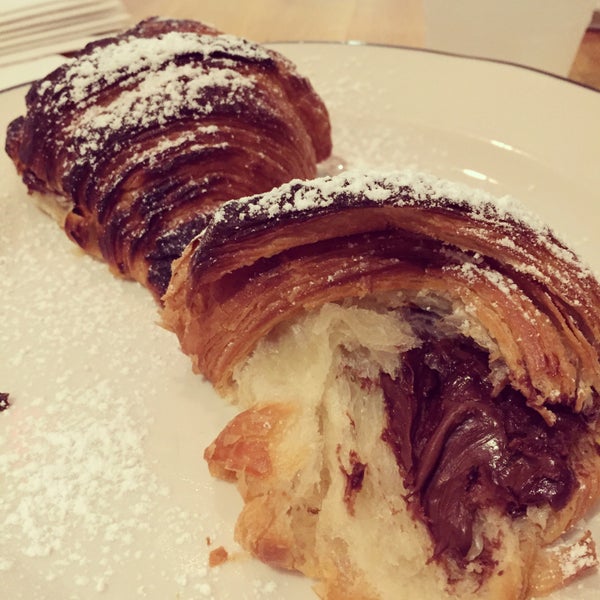 The nutella croissant is amazing! Me encanta el cafe de Qūentin. Tarantino would be proud.