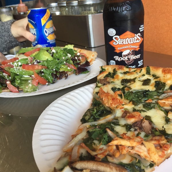 Fresh gluten-free slices, salad #pizza is genius! Stewart's Root Beer too!