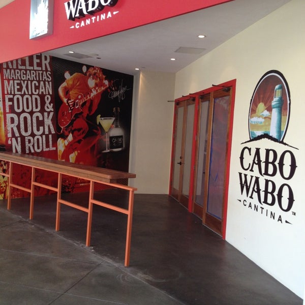 3/1/2013 tarihinde Thirsty J.ziyaretçi tarafından Cabo Wabo Cantina Hollywood'de çekilen fotoğraf