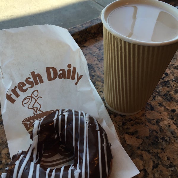 Sorry, not one for bagels but I hear this is the spot! Enjoying smooth latte and fresh donuts!