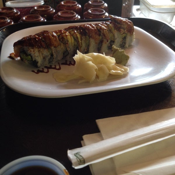 Foto tomada en Sushi a GoGo  por Thirsty J. el 2/22/2014