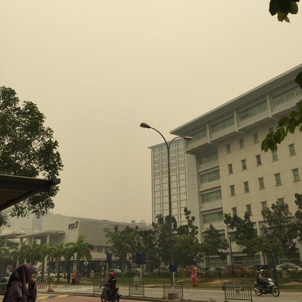 Perhentian Bas Uitm Puncak Alam Selangor