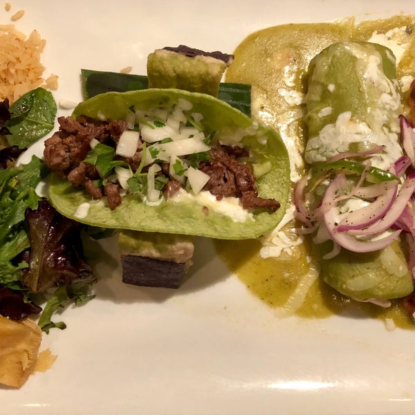 Foto scattata a Taco Rosa Mexico City Cuisine - Irvine da Jimbo S. il 6/24/2018