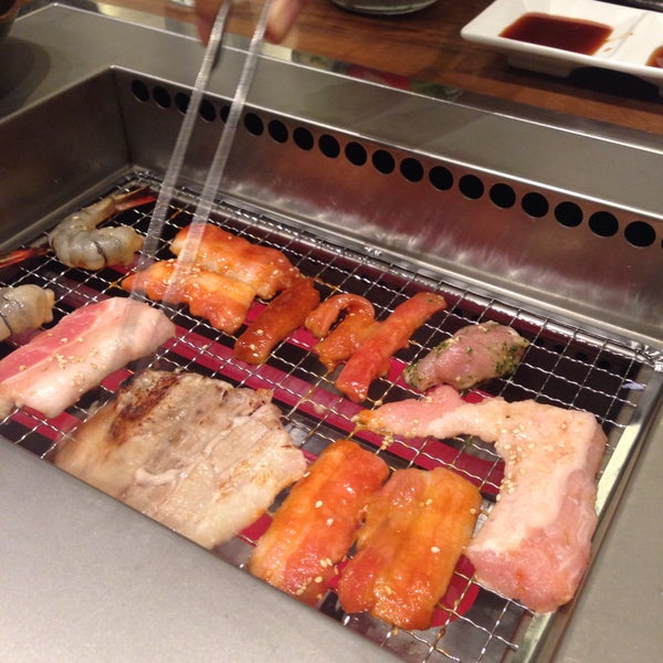 Foto scattata a Kintan Japanese BBQ da Tiny Girl il 7/16/2015