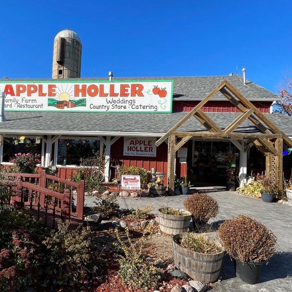 Foto diambil di Apple Holler oleh Alex S. pada 10/30/2022