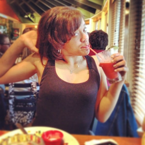 Photo taken at Chili&#39;s Grill &amp; Bar by De&#39;Andre S. on 5/10/2013