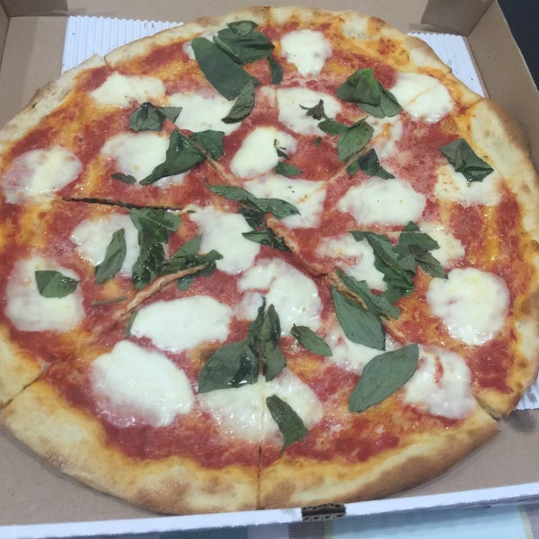 5/16/2016 tarihinde Steven C.ziyaretçi tarafından Joe&#39;s Pizza'de çekilen fotoğraf