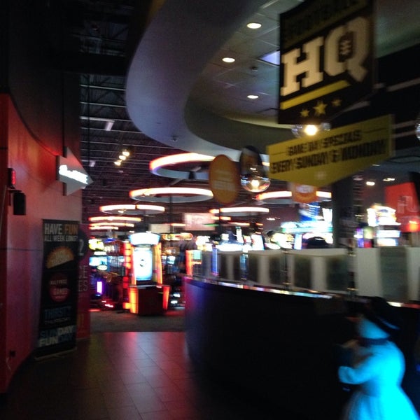 Photo taken at Dave &amp; Buster&#39;s by Jeff V. on 11/14/2014