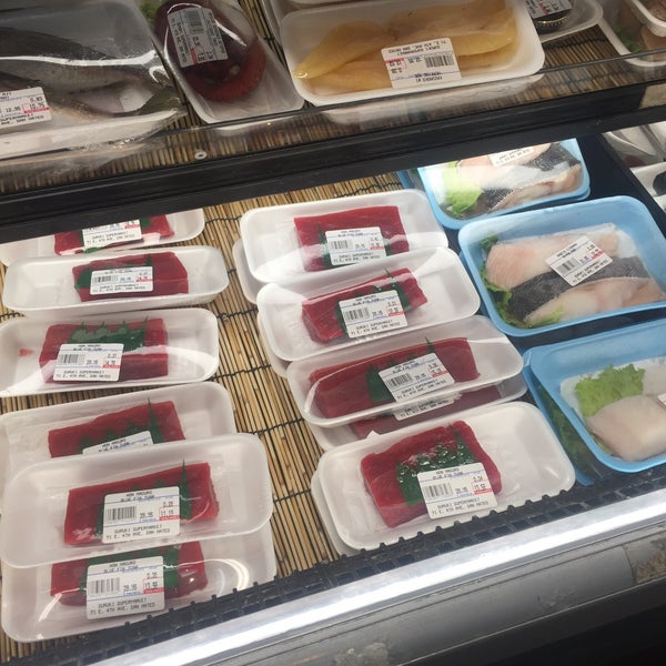 1/24/2018 tarihinde Gabrielle G.ziyaretçi tarafından Suruki Supermarket'de çekilen fotoğraf