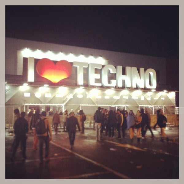 Foto tirada no(a) I Love Techno por Karel D. em 11/9/2013