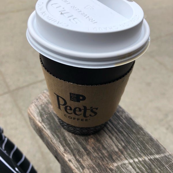 รูปภาพถ่ายที่ Peet&#39;s Coffee &amp; Tea โดย Lisa เมื่อ 5/26/2018