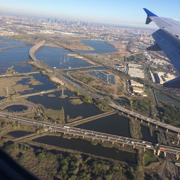 รูปภาพถ่ายที่ Newark Liberty International Airport (EWR) โดย Wendowska F. เมื่อ 10/12/2015