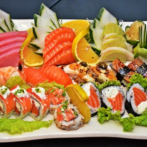 Foto diambil di Sakura Teppanyaki and Sushi oleh Montgomery M. pada 8/7/2013