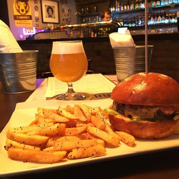 Perfect selection of craft beers and amazing burgers! Tried the Spicy Jalapeno Burger with added cheddar. Can’t remember so good thing.. visiting this pub is a MUST!