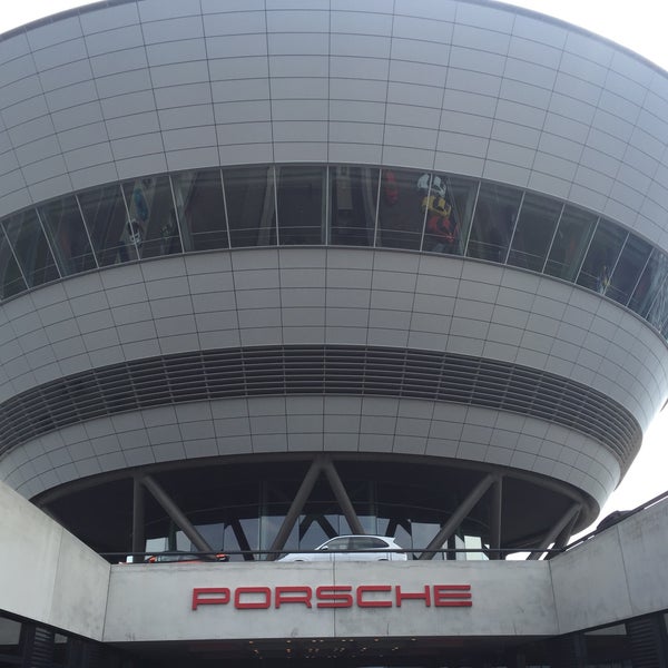 รูปภาพถ่ายที่ Porsche Werk Leipzig โดย Mehmet O. เมื่อ 5/19/2016