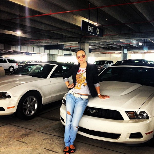 2/10/2013にLerikaがDollar Rent A Carで撮った写真