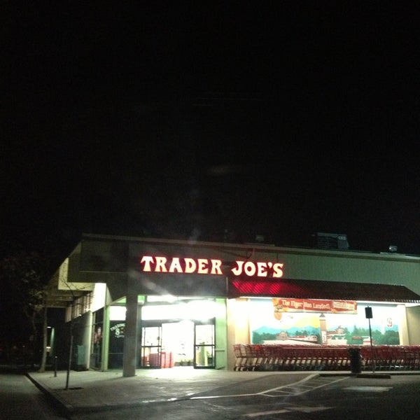 Trader Joe's Downtown Menlo Park 1433人の訪問者 から 7個のTips 件