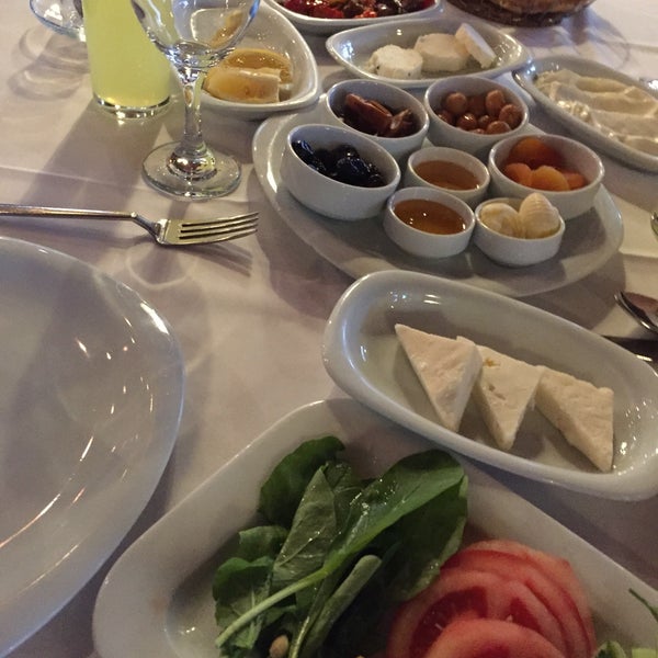 Foto diambil di Kanatçı Ağa Restaurant oleh Erkan pada 5/21/2019